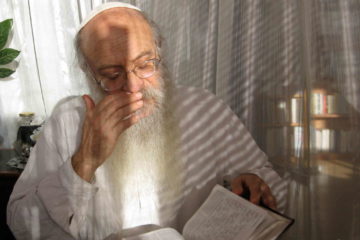 Reuven Goldfarb Studying the Holy Scriptures